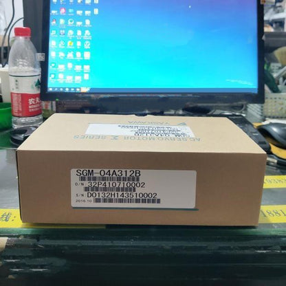 new 1PC  Yaskawa SGM-04A312B Servo Motor In Box ping