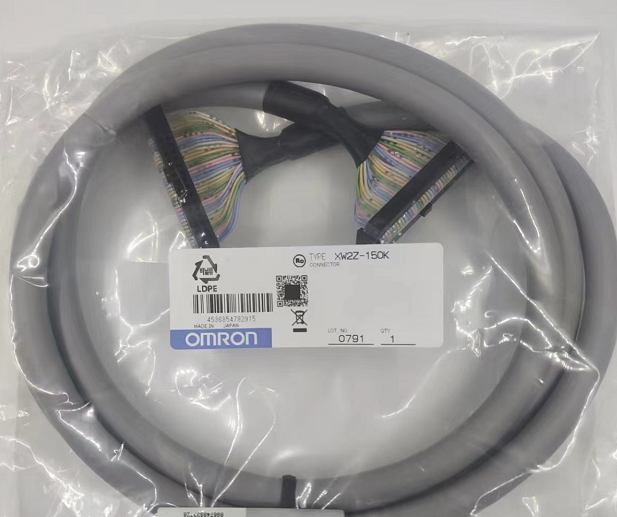 new 1PC  Omron XW2Z-150K PLC Programming Cable 1.5m XW2Z150K ping