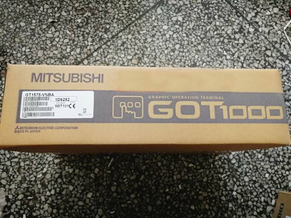 new 1PCS Mitsubishi GT1575-VNBA Touch Screen ping GT1575VNBA