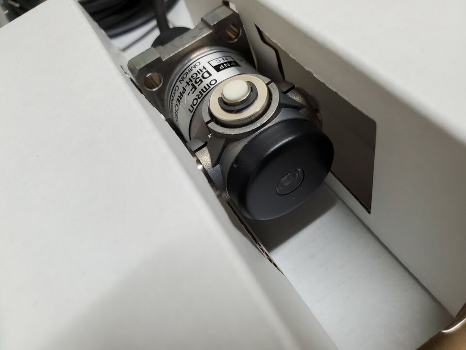 OMRON D5F2B34C-Y HIGH-PRECISION SWITCH - OMRON
