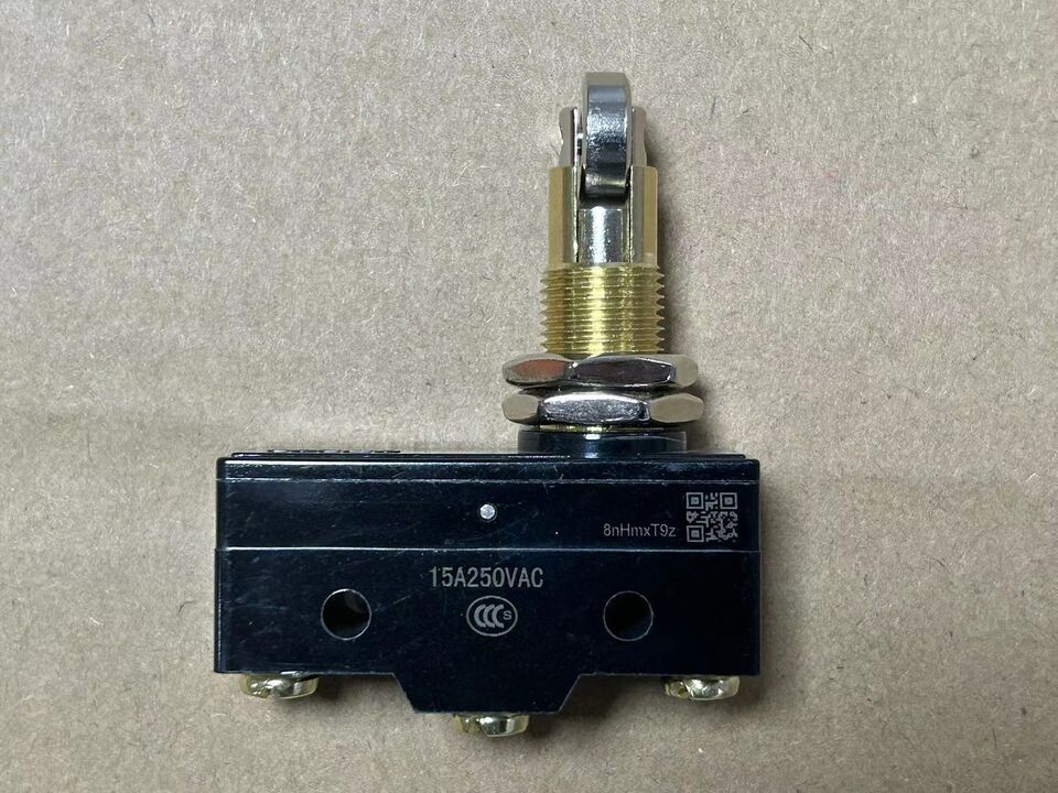 new 1PC Omron Z-15GQ21-B Limit Switch Z15GQ21B - OMRON