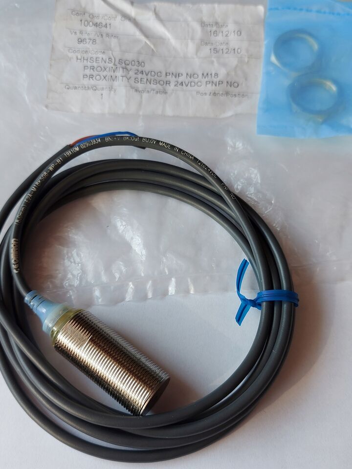 new Omron E2A-M18KS08-WP-B1 Proximity Switch One E2AM18KS08WPB1 - OMRON