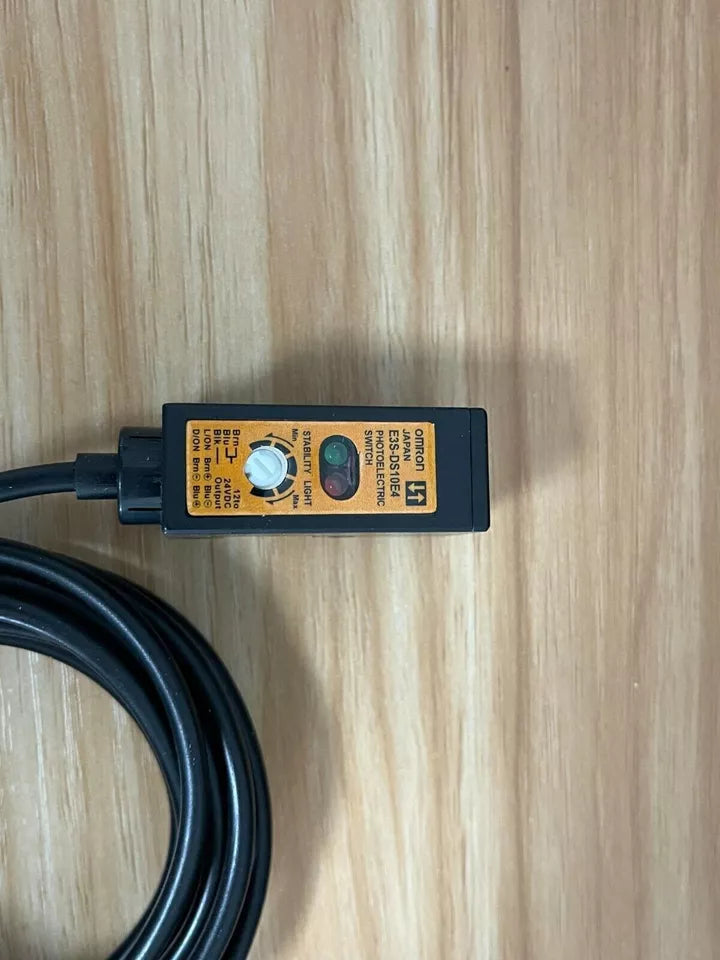 new Omron E3S-DS10E4 Photoelectric Switch One E3SDS10E4 - OMRON