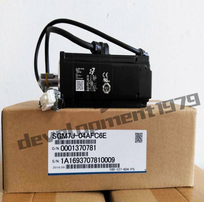 new One  Yaskawa servo motor SGM7J-04AFC6E