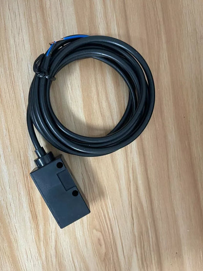 new Omron E3S-DS10E4 Photoelectric Switch One E3SDS10E4 - OMRON