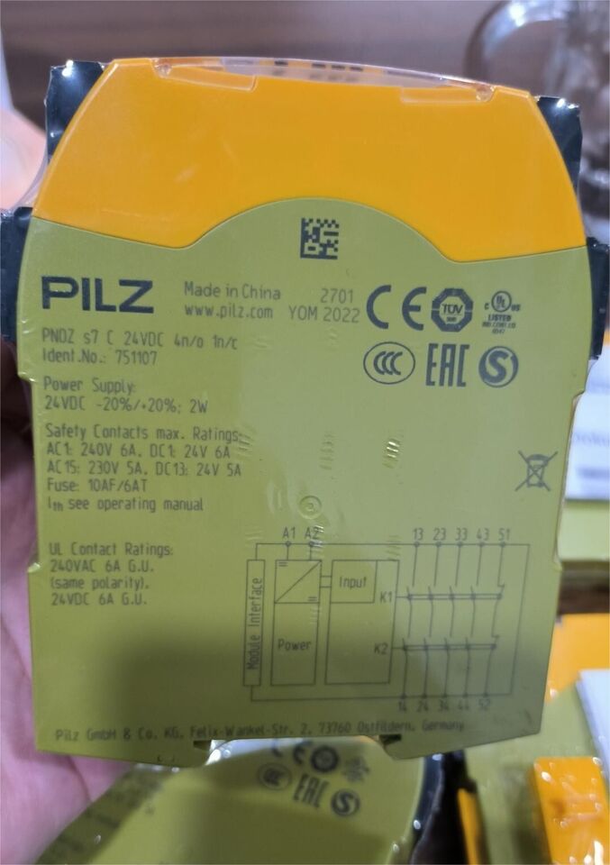 new 1PC  PILZ 751107 PNOZ S7 C 24VDC  Safety Relay ping