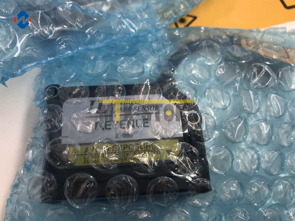 Keyence IL-065 Photoelectric Sensor - KEYENCE