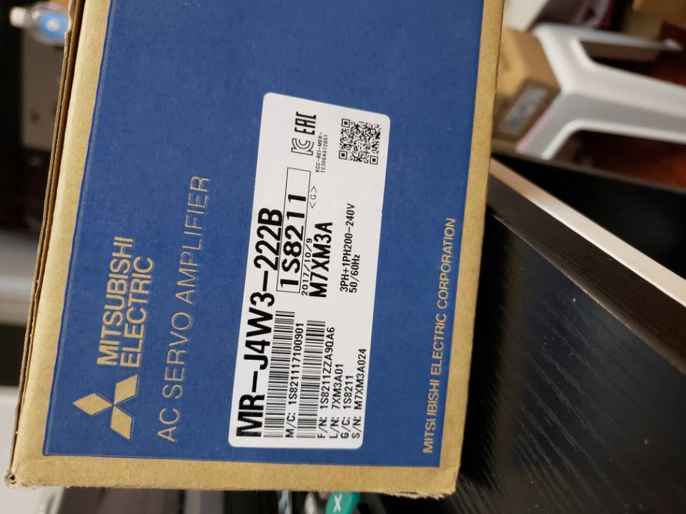Mitsubishi AC SERVO DRIVER MRJ4W3222B - High-Power Industrial servo driver in box - MITSUBISHI