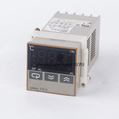 Omron E5CS-R1KJX Temperature Controller 100-240VAC Used - OMRON