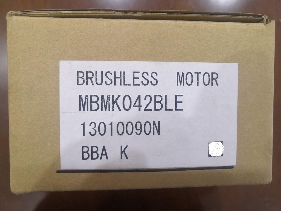 New Panasonic servo motor MBMK042BLE - PANASONIC