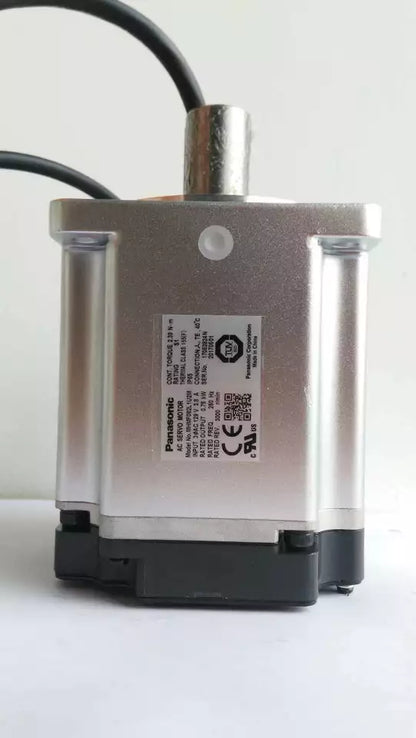 New Panasonic MHMF082L1U2M Servo Motor - 1 Piece - PANASONIC
