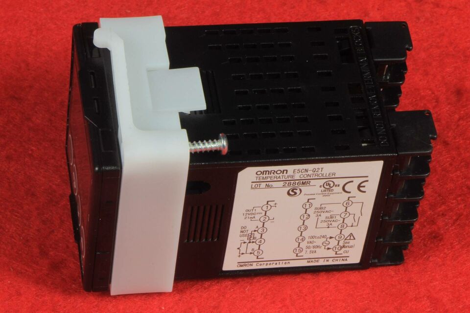 Omron Temperature Controller E5CNQ2T 100-240VAC - OMRON