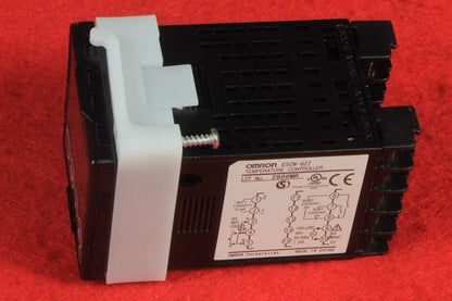 Omron Temperature Controller E5CNQ2T 100-240VAC - OMRON