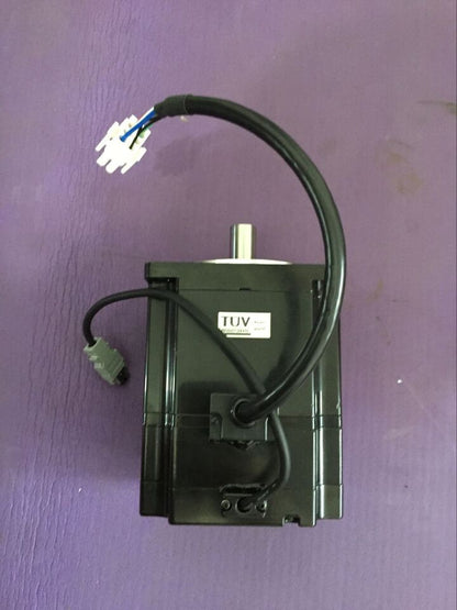 new 1PC YASKAWA SGMPH-15AAA61 Servo Motor SGMPH15AAA61 In Box ping - YASKAWA