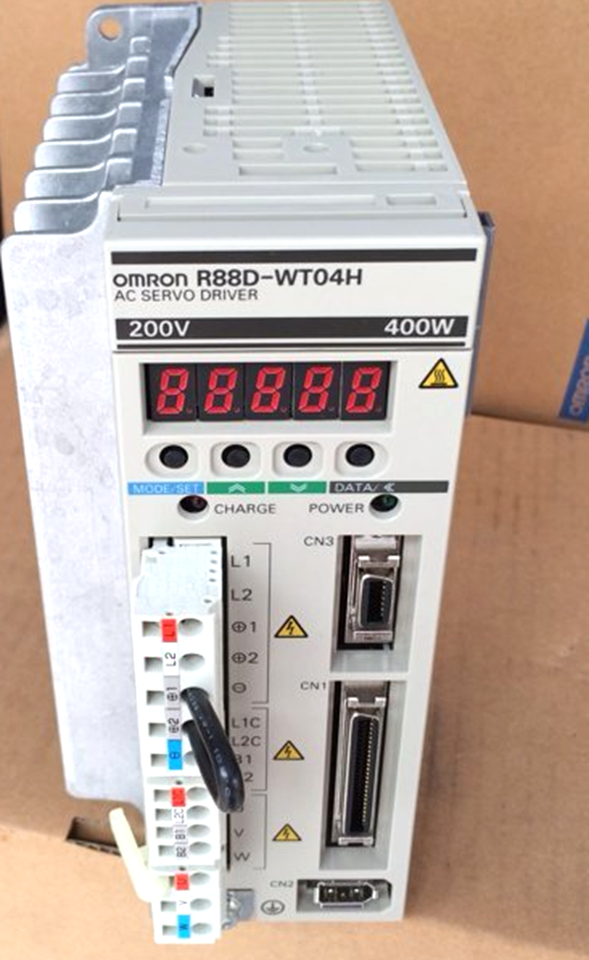 new Omron R88D-WT04H Servo Driver One ping R88DWT04H