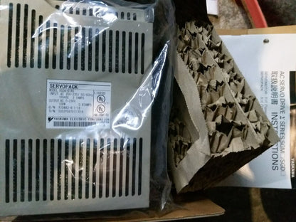 new 1PCS  YASKAWA SGDA-04AS SGDA04AS Servo Driver In Box ping