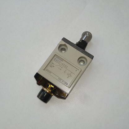 new 1PC Omron D4CC-4032 Limit Switch D4CC4032 - OMRON