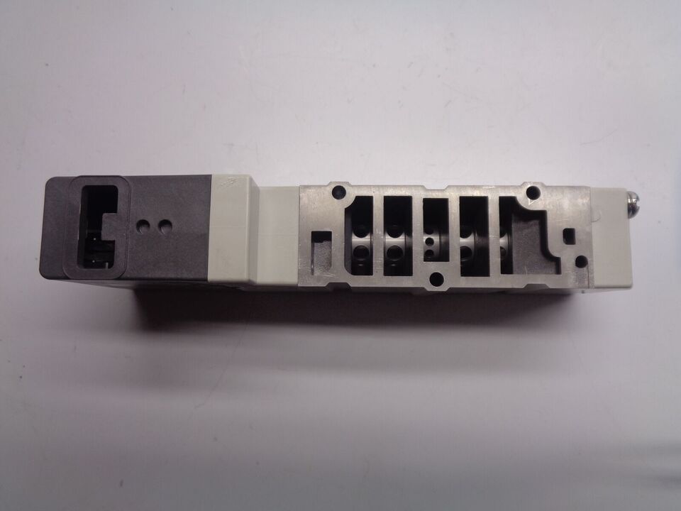new 1PC SMC VQ4100-5W Solenoid Valve VQ41005W - SMC