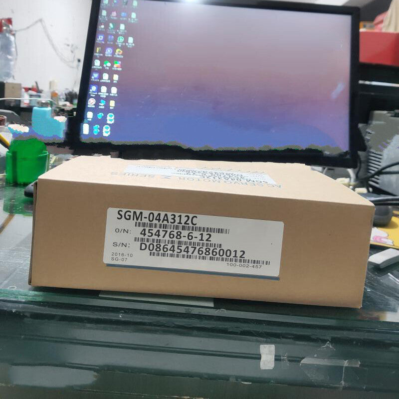 new 1PC Yaskawa SGM-04A312C Servo Motor In Box ping