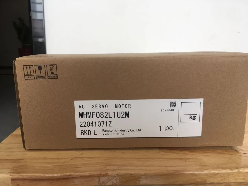New Panasonic MHMF082L1U2M Servo Motor - 1 Piece - PANASONIC
