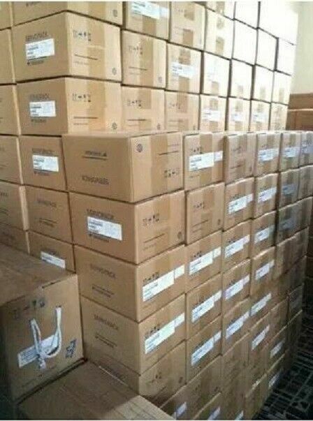 new 1PC YASKAWA SGMPH-01A2A-YR11 Servo Motor In Box ping