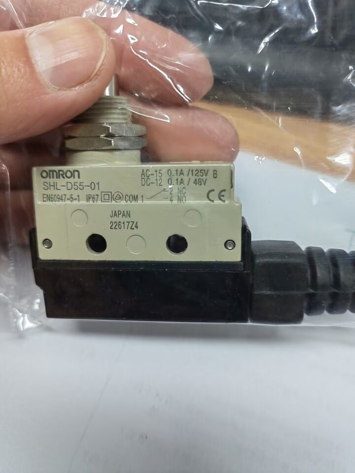 new 1PC Omron SHL-D55-01 SHLD5501 Limit Switch - OMRON