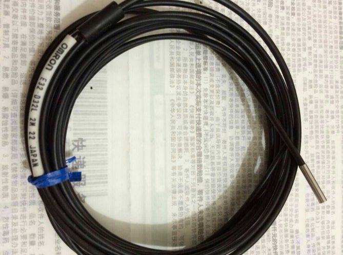 OMRON E32-D32L Photoelectric Switch E32D32L 1PC - OMRON