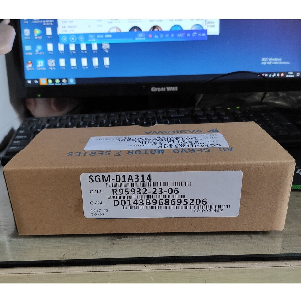new 1PC Yaskawa SGM-01A314 Servo Motor In Box ping SGM01A314
