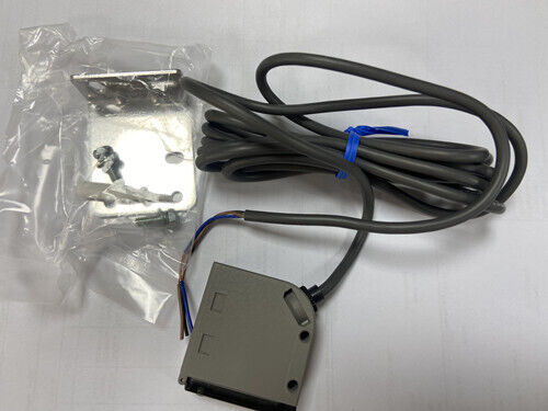 new Omron E3S-CL2 Photoelectric Switch One E3SCL2 - OMRON