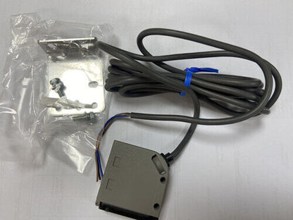 new Omron E3S-CL2 Photoelectric Switch One E3SCL2 - OMRON