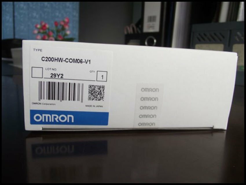 new Omron C200HW-COM06-V1 PLC Module One ping C200HWCOM06V1