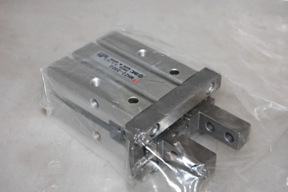 New 1PC SMC MHZ2-25D2 Pneumatic Finger Cylinder - SMC