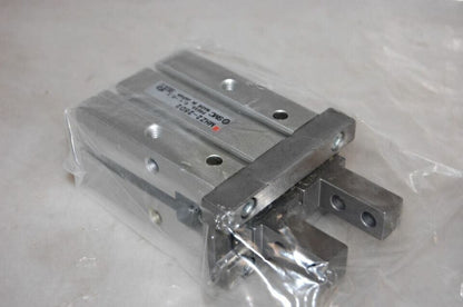 New 1PC SMC MHZ2-25D2 Pneumatic Finger Cylinder - SMC