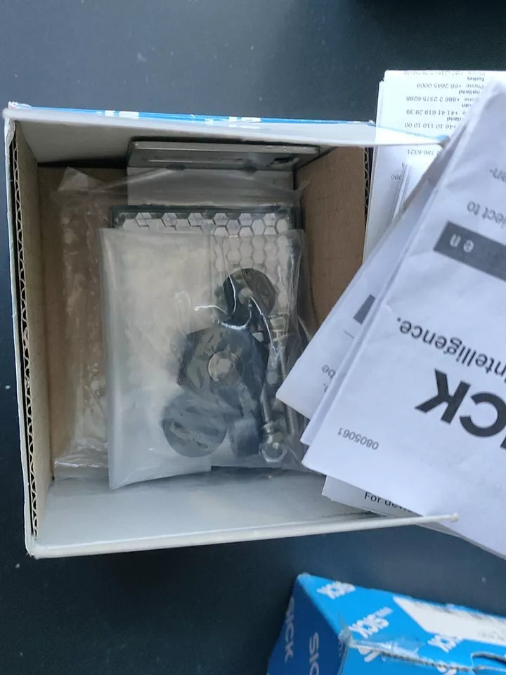 new 1PC Sick WL280-2R4331 Photoelectric Sensor WL2802R4331 - SICK