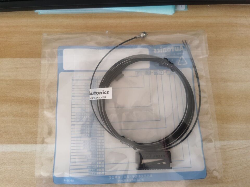 new 1PC Autonics FD-320-05 Fiber Optic Sensor FD32005 - AUTONICS
