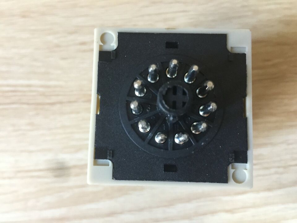 new Omron H3BA-N 220VAC Timer One H3BAN - OMRON