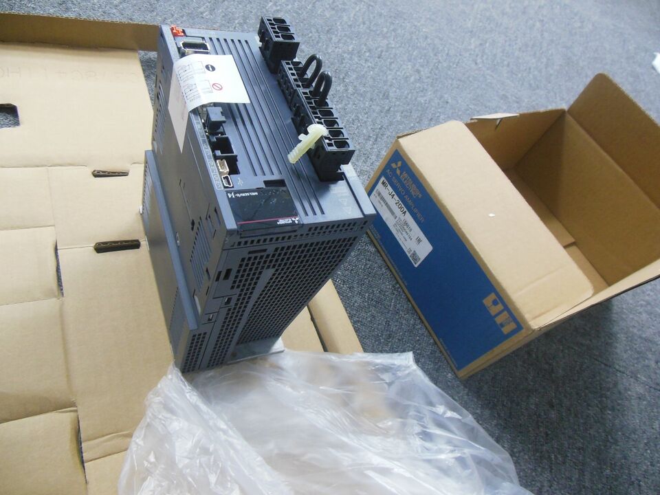 new 1PC Mitsubishi MR-J4-200A MRJ4200A AC Servo Drive Amplifier - MITSUBISHI
