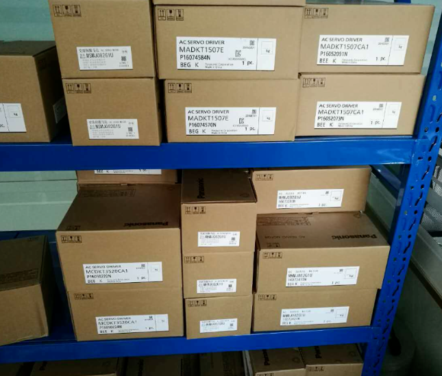 new 1PC YASKAWA SGMPH-04AAE4CD Servo Motor In Box ping