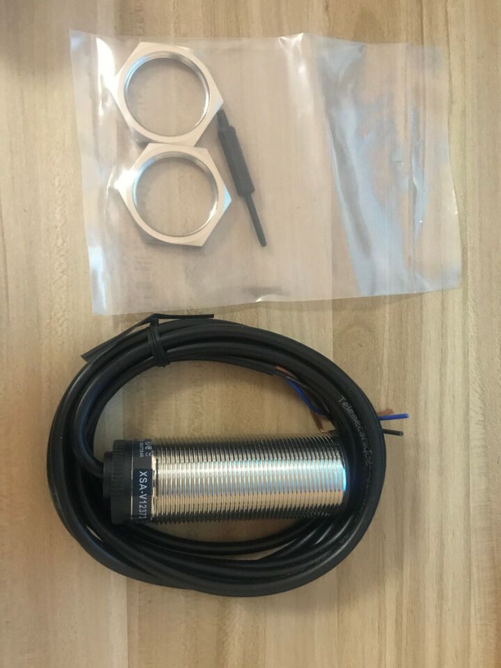 new 1PC Schneider XSA-V12373 Proximity Switch - SCHNEIDER ELECTRIC