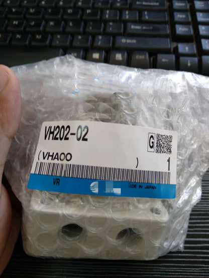1PC SMC VH202-02 Manual Valve - SMC