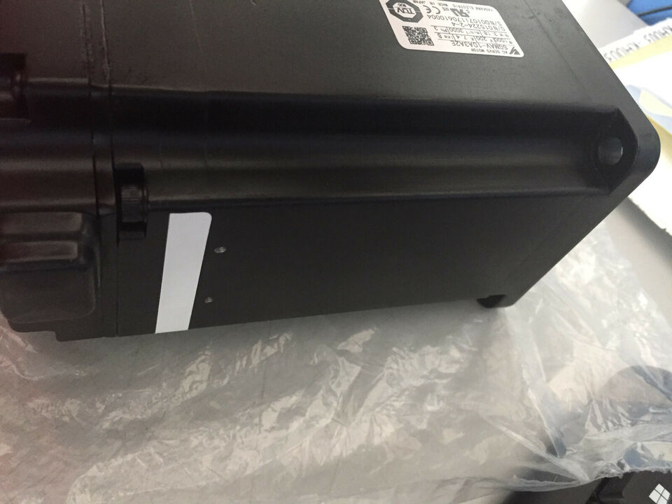 new 1PC Yaskawa SGMAV-10A3A2E Servo Motor SGMAV10A3A2E In Box pin - YASKAWA