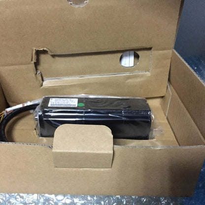 new 1PC  Yaskawa SGMAV-01ANA-YR11 Servo Motor In Box ping