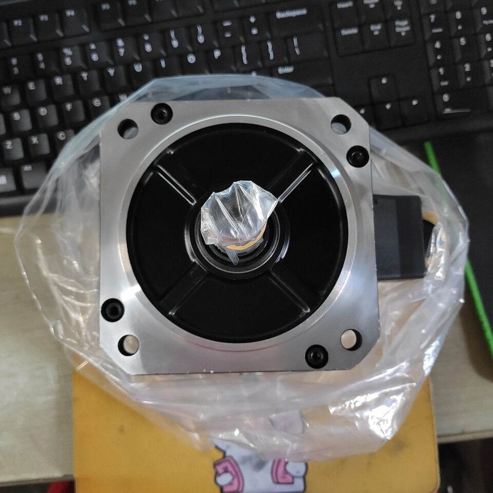 New Panasonic MDME102GCG AC Servo Motor in Box - PANASONIC