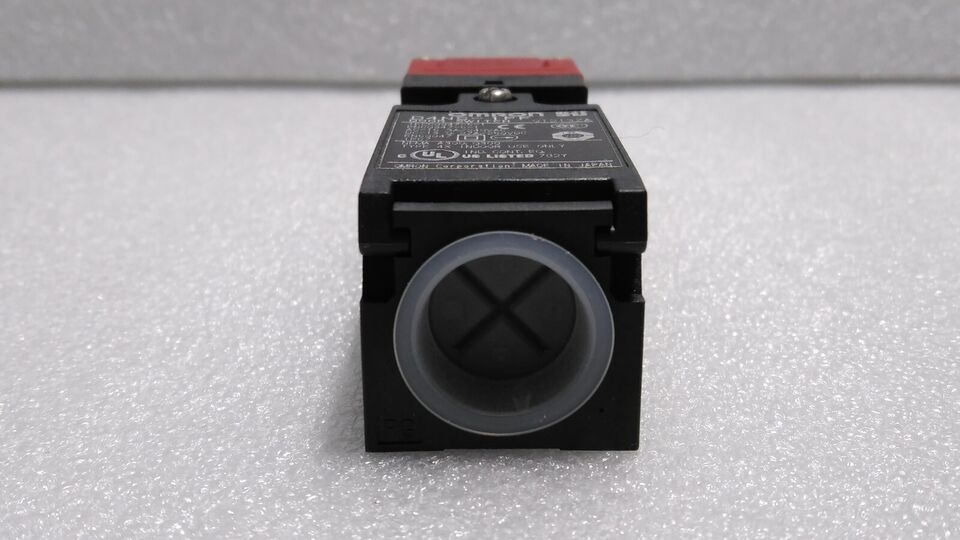 Omron D4NS-1FF Safety Door Switch - OMRON