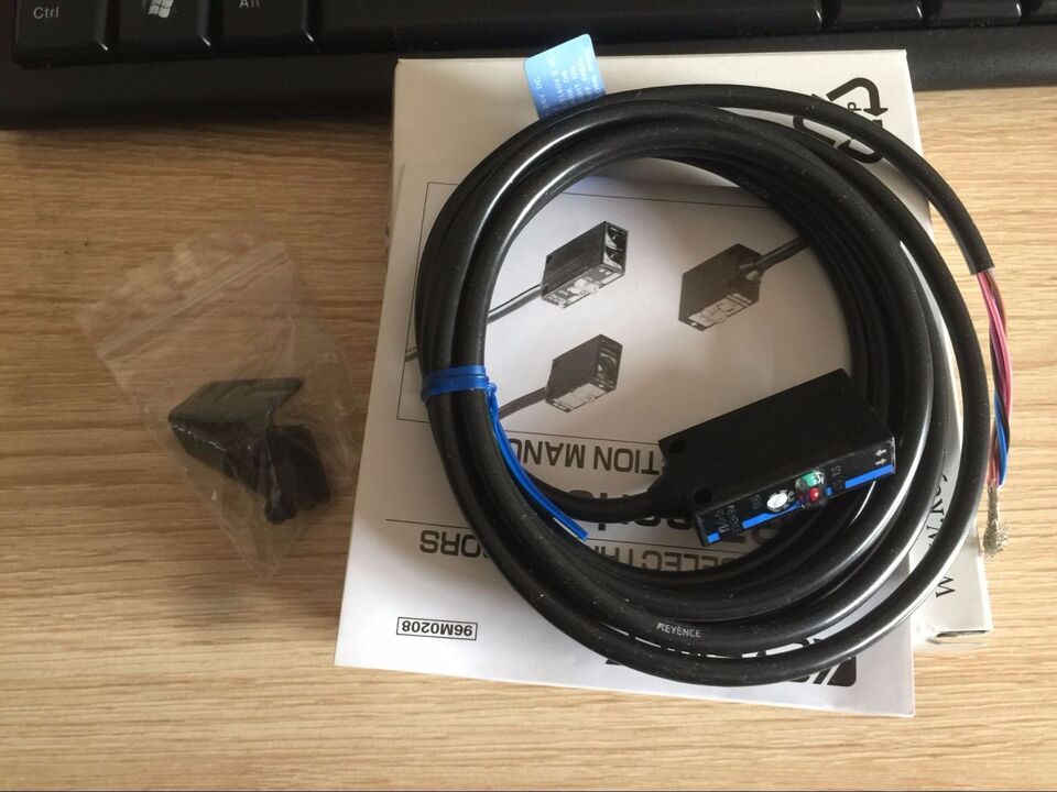 Keyence PZ-101P Photoelectric Sensor 1 Piece - KEYENCE