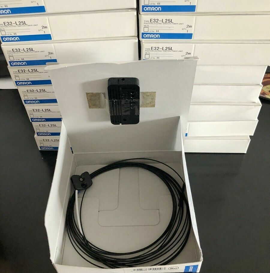 OMRON E32-L25L Photoelectric Switch - OMRON
