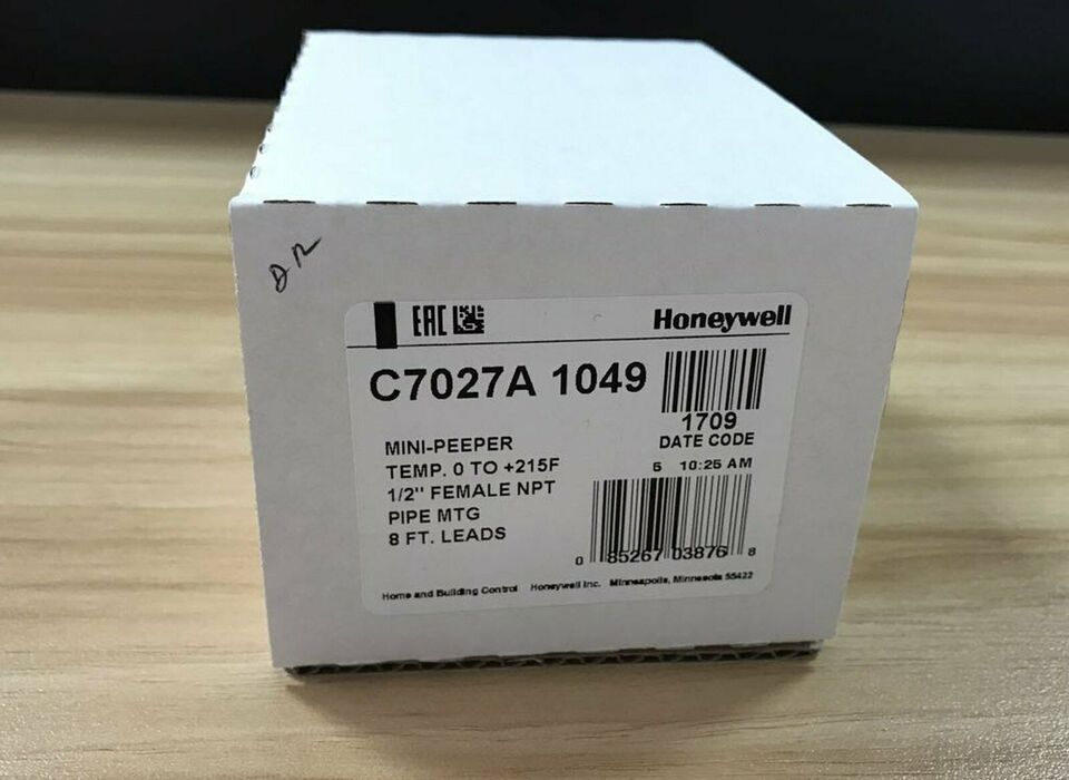 new  Honeywell C7027A1049 C7027A-1049 Flame Detector Sensor ping 1P