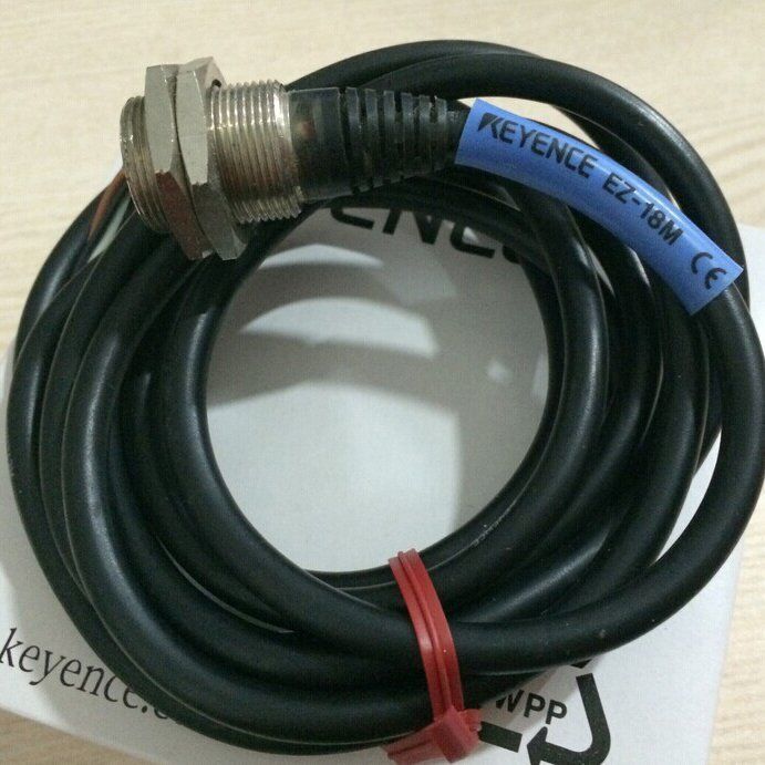 new Keyence EZ-18M Proximity Switch Sensor EZ18M 1PC - KEYENCE