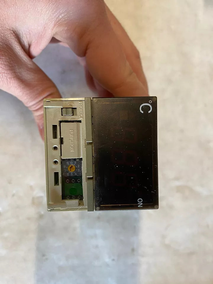 new Omron E5CS-Q1PX Temperature Controller One E5CSQ1PX - OMRON