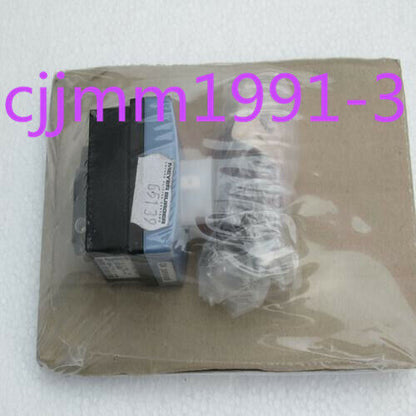 1PC Burkert Pressure Switch SE30/8030 00423914 - High-Pressure Switch with Integral Pressure Relief Mechanism - BURKERT